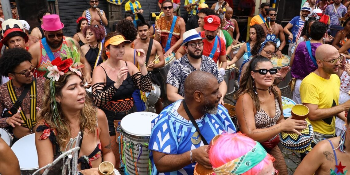 abertura-nao-oficial-do-carnaval-reune-folioes-no-rio-de-janeiro