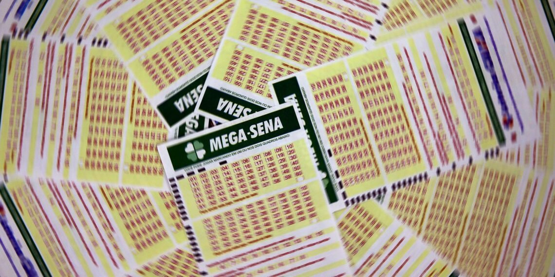 mega-sena-acumula-e-premio-vai-a-r$-30-milhoes