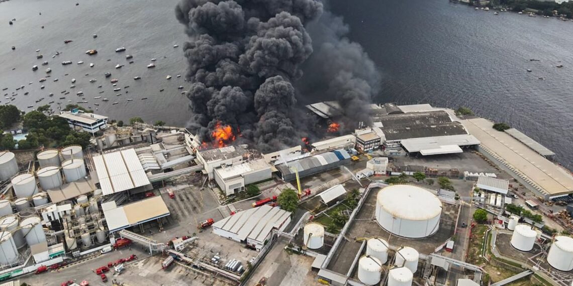 incendio-atinge-fabrica-de-oleo-no-rio-de-janeiro