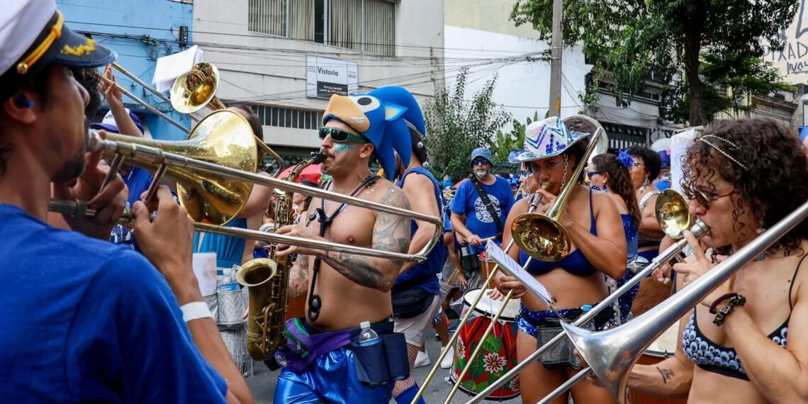 bloco-mais-antigo-de-sao-paulo-anima-carnaval-no-centro-da-cidade