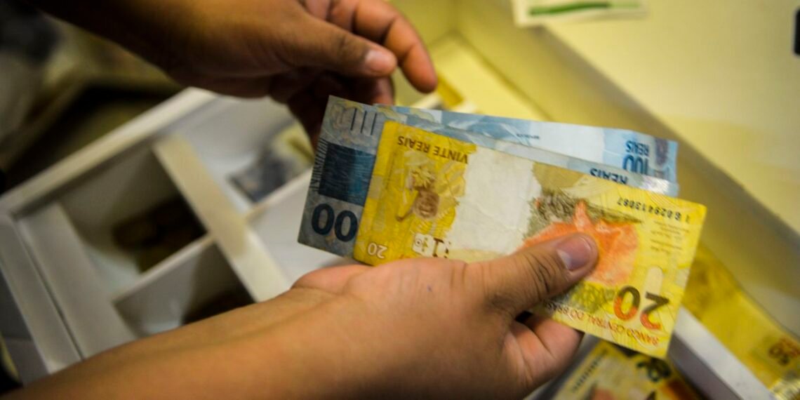 rendimento-medio-dos-brasileiros-chega-a-r$-3.270