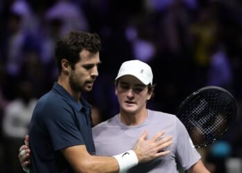 joao-fonseca-batalha-em-quadra,-mas-da-adeus-ao-masters-1000-de-paris